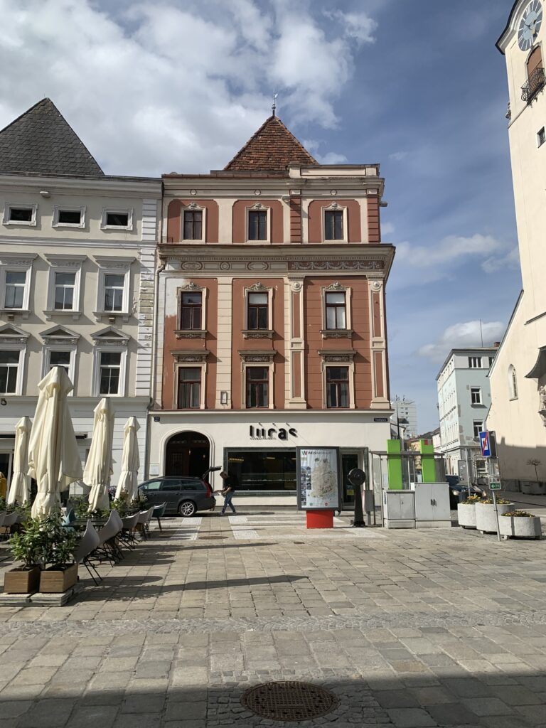 Stadthaus im Zentrum von Wels - Bild 1