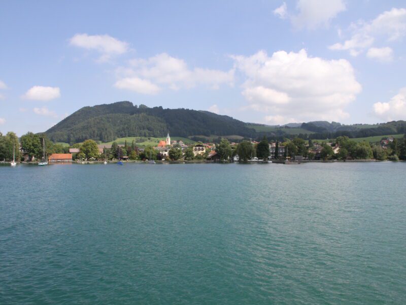 Badeplatz mit Hütte – Weyregg am Attersee