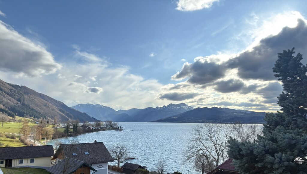 Zweitwohnsitz in Aussichtslage – Weyregg am Attersee - Bild 1